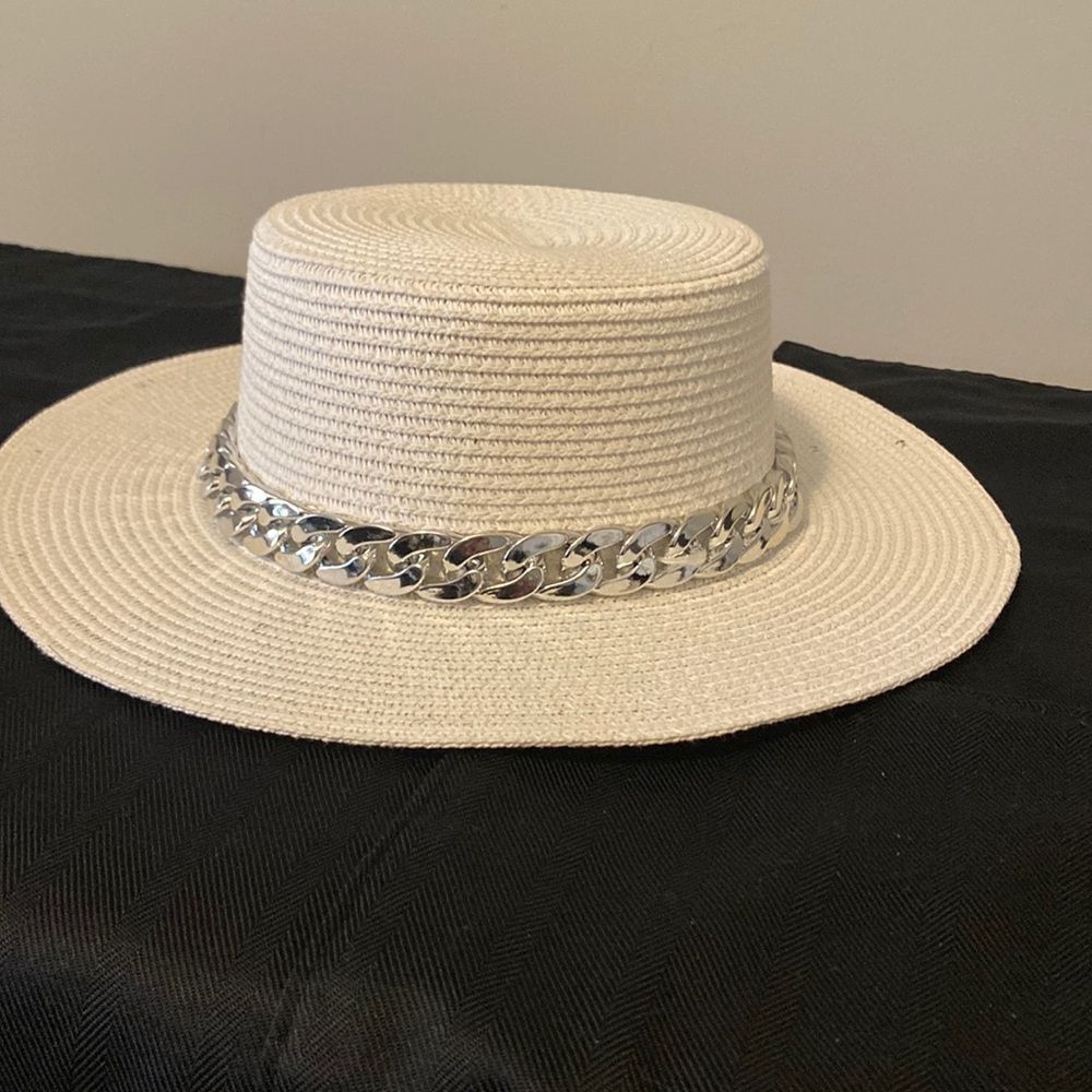Beautiful white hat!! Brand New!